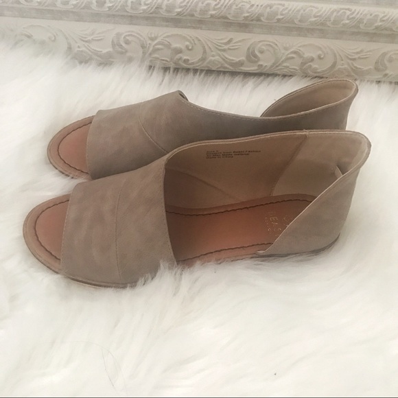 Shank Cut Flat Loafer - Picture 3 of 7